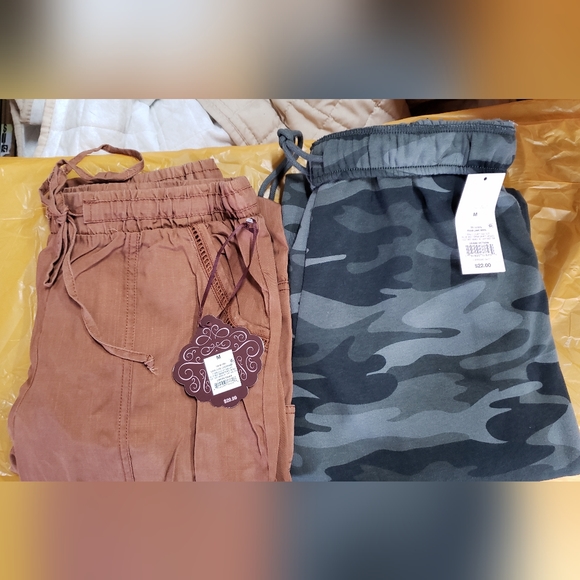 2 Pair Size M Joggers (1 Wild Fable Camo, 1 Knox Rose in Brown) - Picture 2 of 6